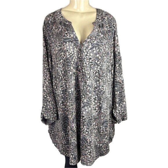 Torrid +6 Gray/Pink Split Button Neck Leopard & Zebra Print 3/4 Sleeve Blouse - Picture 2 of 6